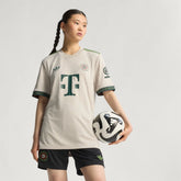 Camisa Bayern de Munique Especial Oktoberfest 2025 Feminina